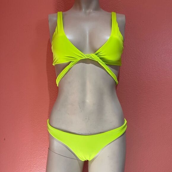 Beach Bunny Bikini Set - Picture 10 of 11